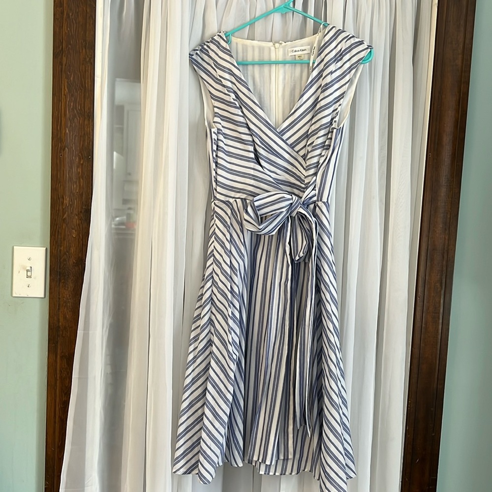 Calvin Klein size 6. Blue/white. Fully lined.